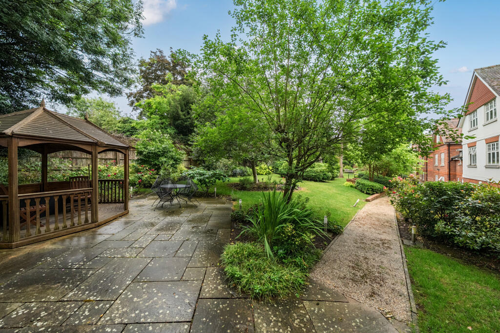 Apartment in St Albans, Harpenden - View 2