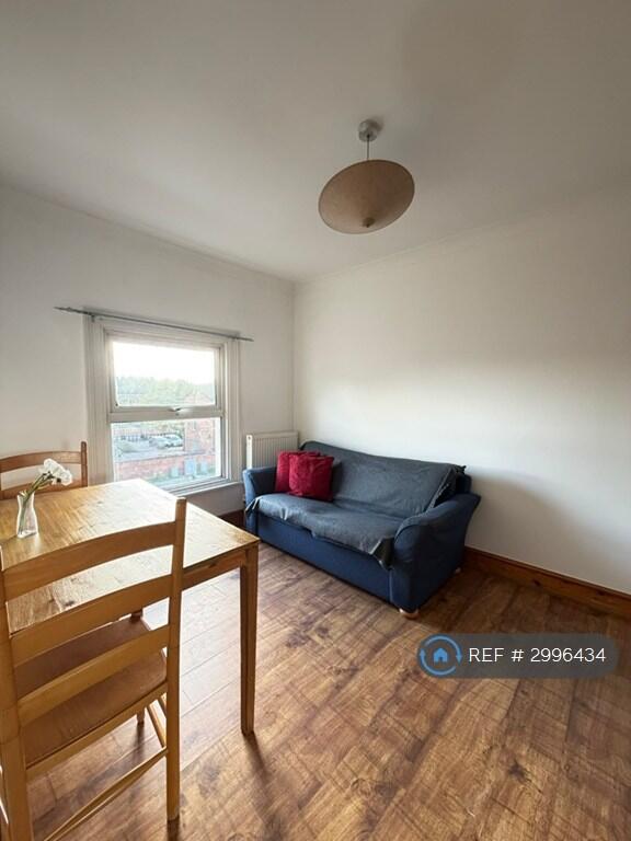 Apartment in Reading, Katesgrove - More