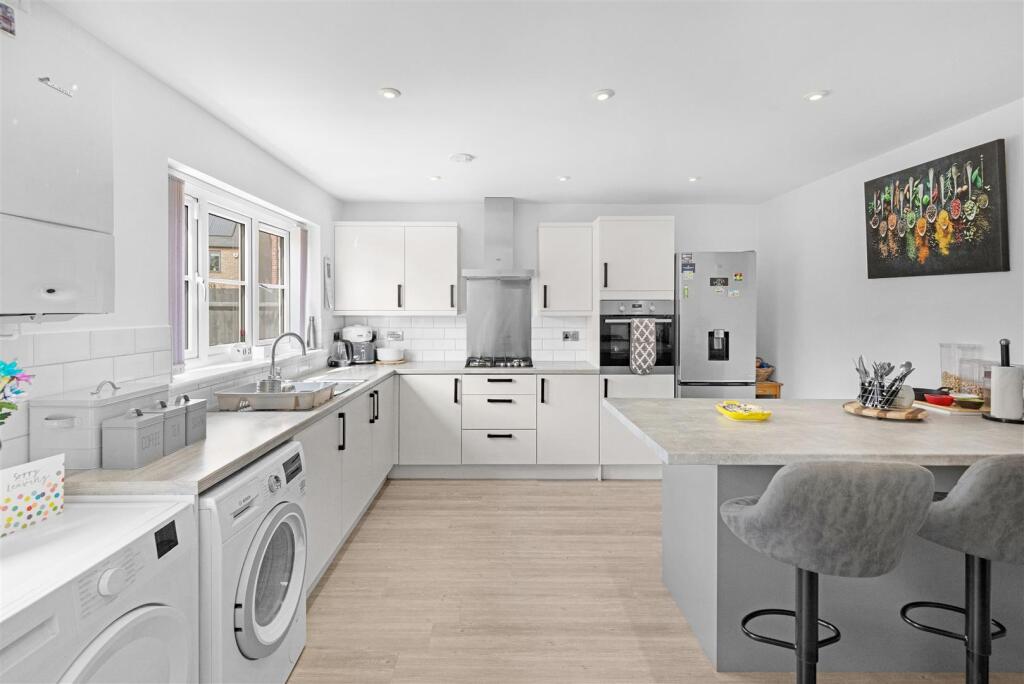 House in Northampton, Burton Latimer - View 3