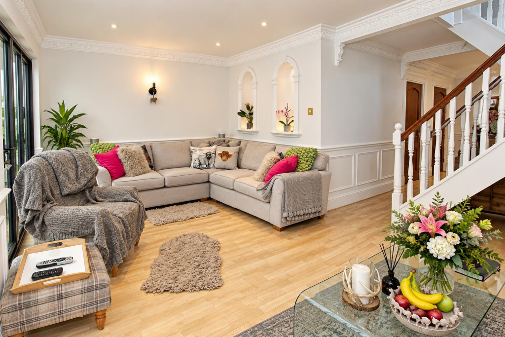 House in Sutton - More