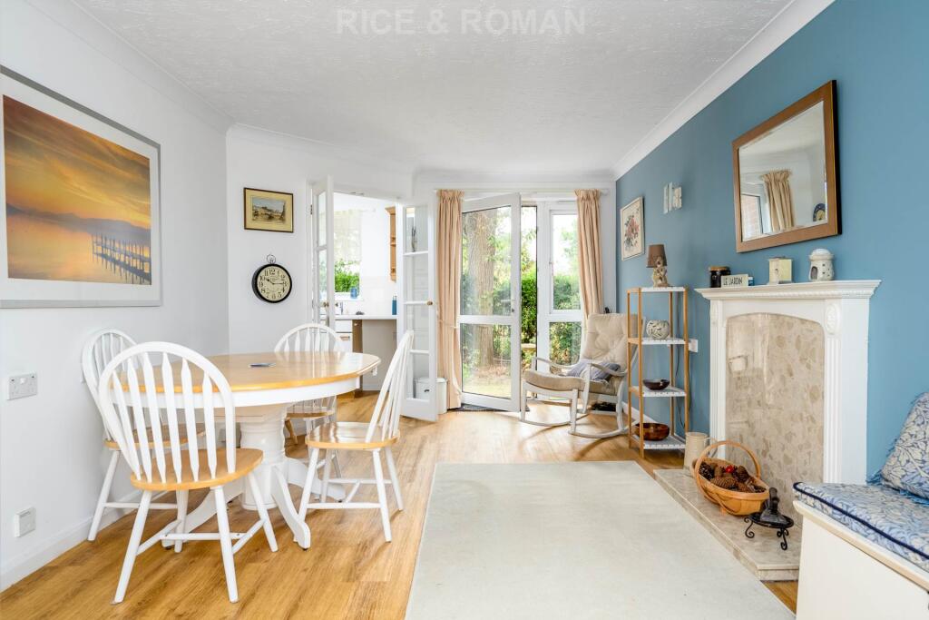 Royston Court, Hinchley Wood photo 4