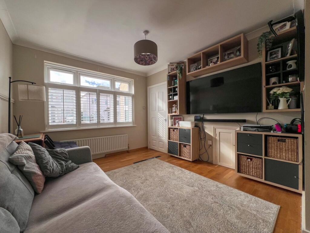First Avenue, West Molesey, KT8 photo 4