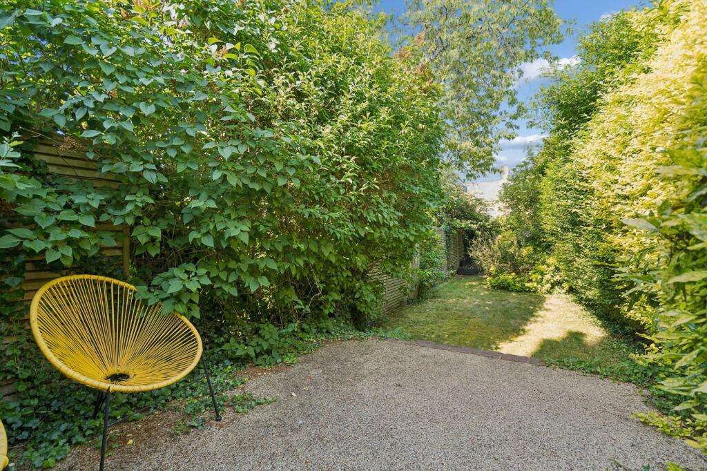 Ashdon Road, Bushey, WD23 photo 4
