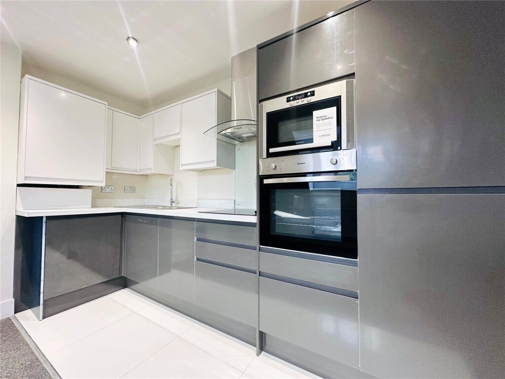 Apartment in Hart, Fleet - View 5
