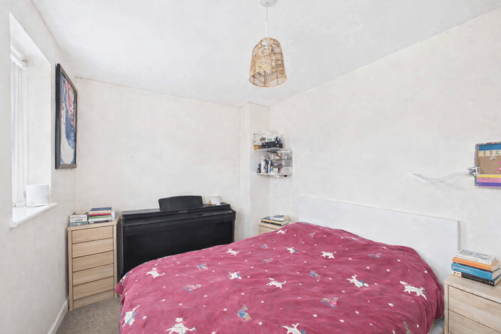 House in Fareham, Locks Heath - More
