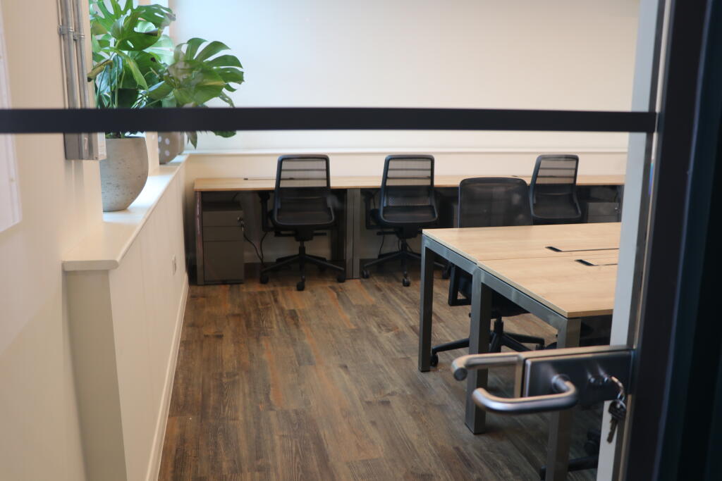 10 Person Office