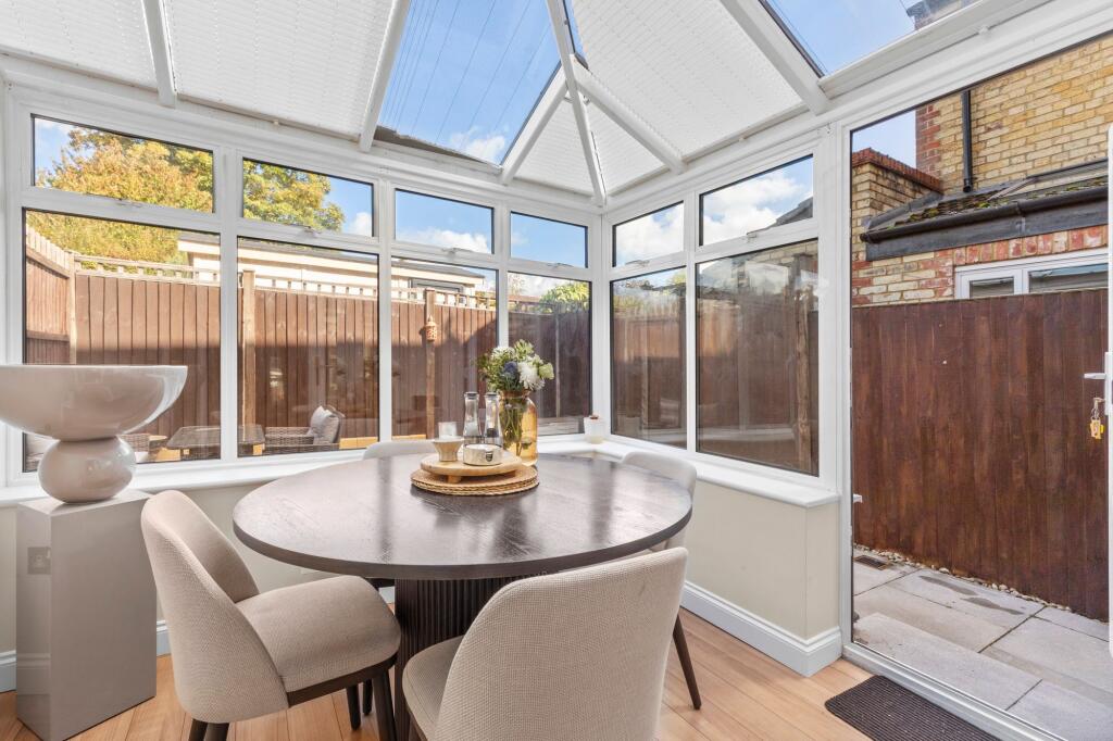 House in Bourne End, Wooburn - View 4