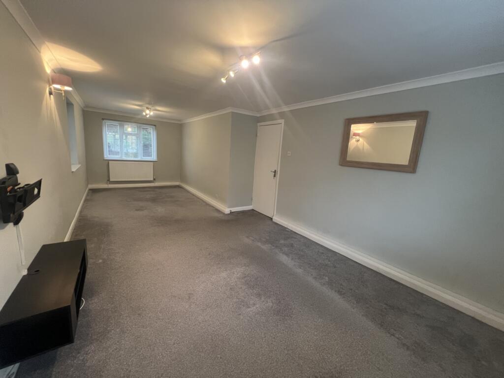 Apartment in London, Hampton Hill - More