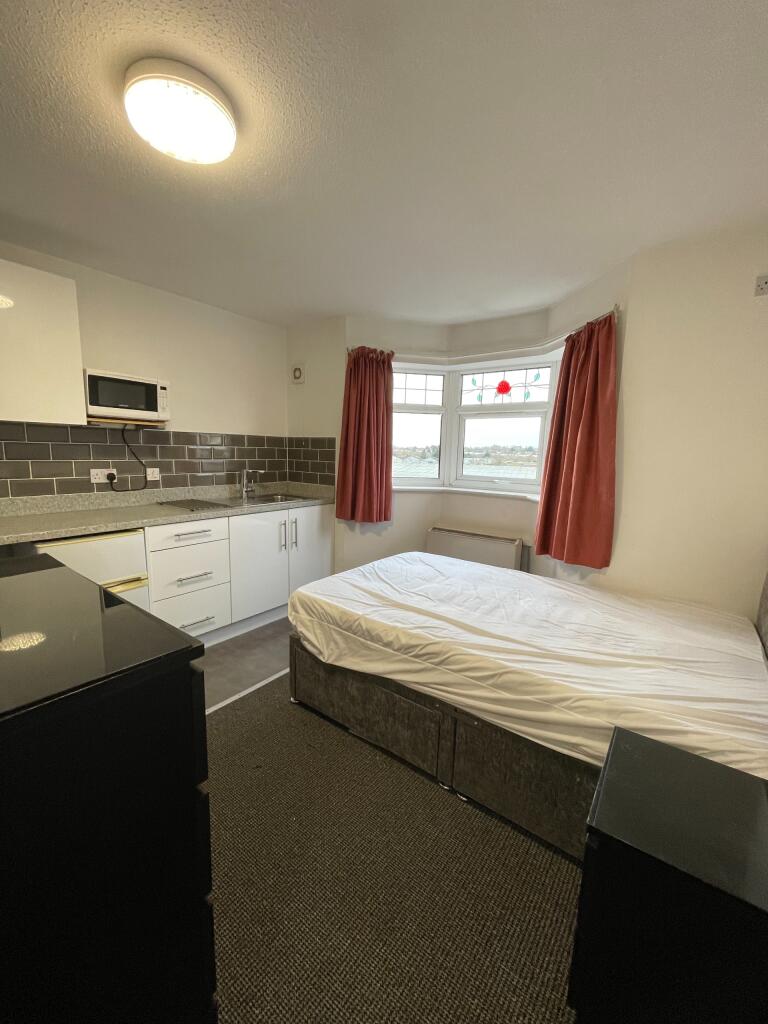 Apartment in Northampton, West Northamptonshire - View 4