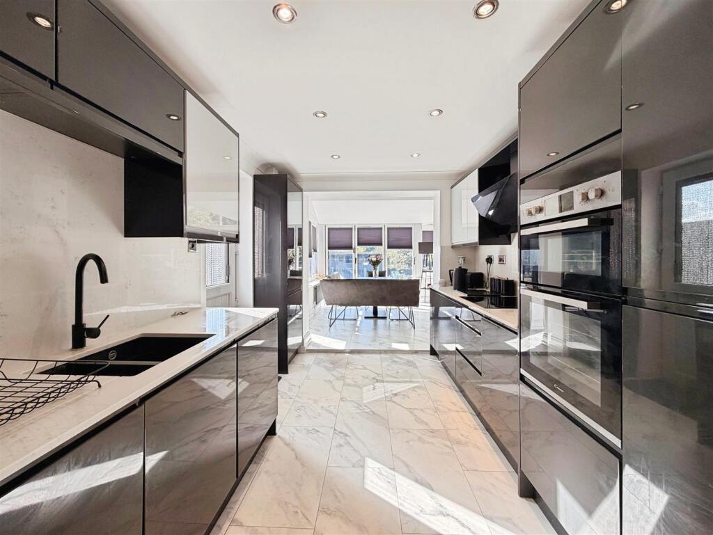 House in Doncaster - View 3