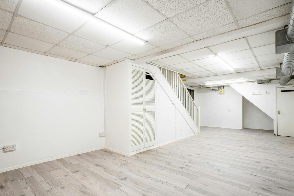 Cambridge Heath Rd 493  9.jpg