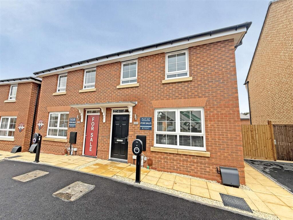 3-bed house on Rose Place, Welshpool Road, Bicton Heath, Shrewsbury, £315,000