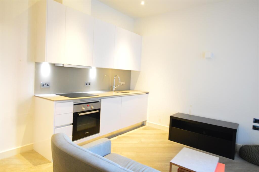 Apartment in Slough - View 4