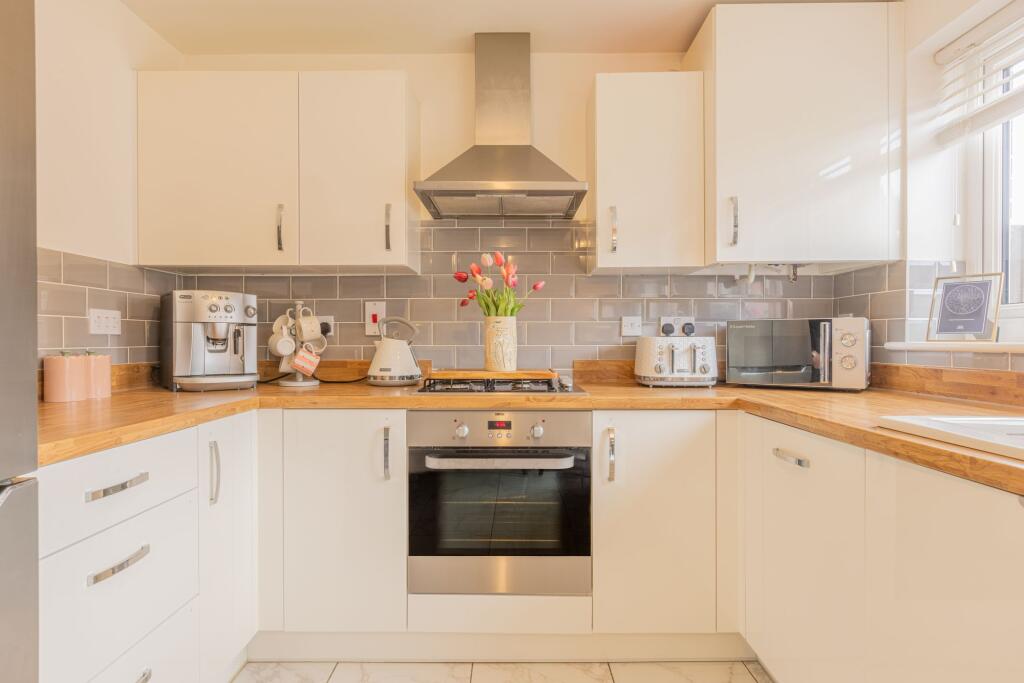 House in Newport - View 2