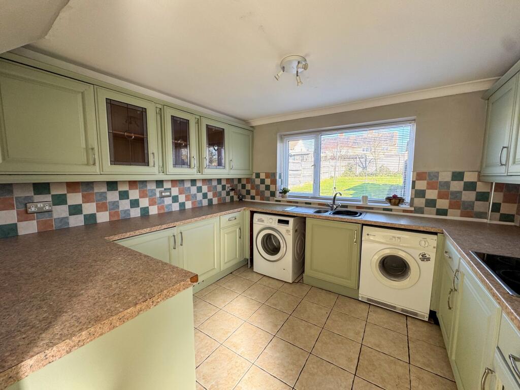 Long Lane, Carlton-In-Lindrick, S81 photo 3