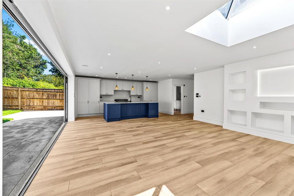 House in Walton-on-Thames, Surrey - View 5
