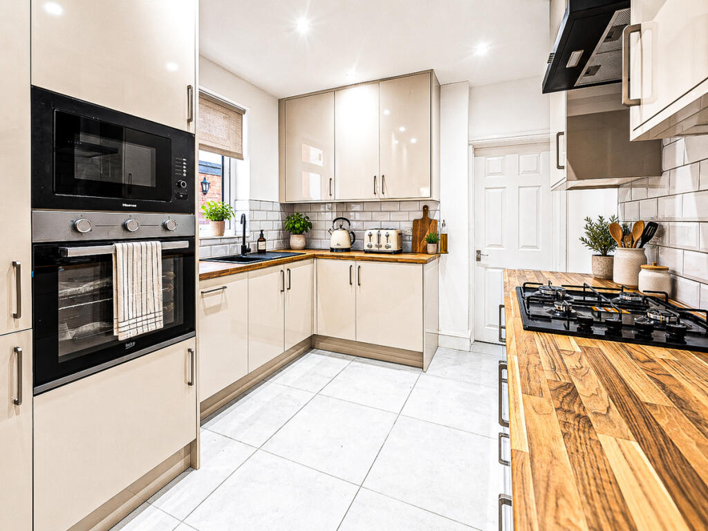 House in Blaby, Kirby Muxloe - More