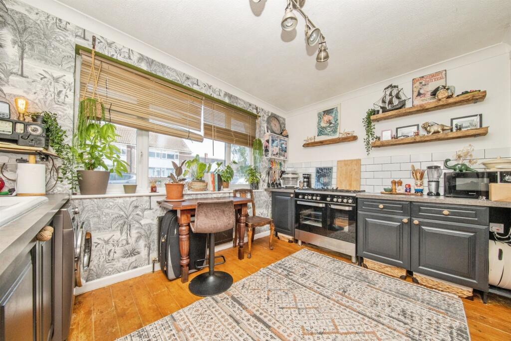 Blenheim Road, Clacton-On-Sea photo 4