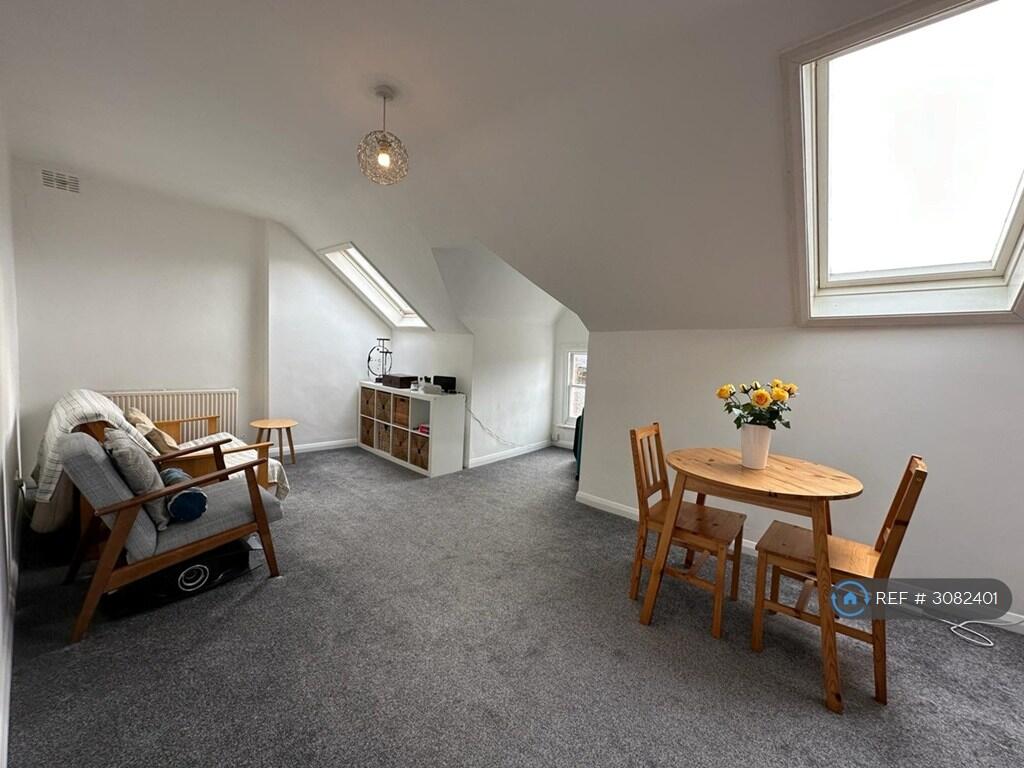 Apartment in London - View 3