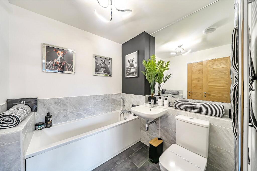 Apartment in Gloucester - View 5