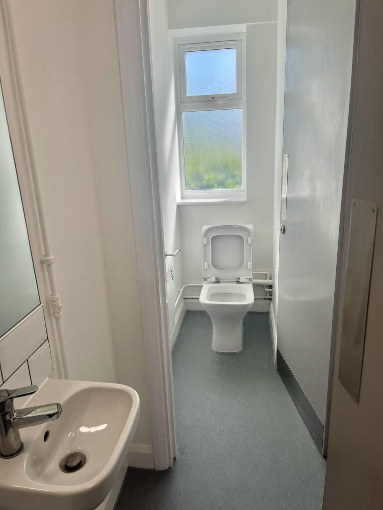 2 Liddall - WC.jpg