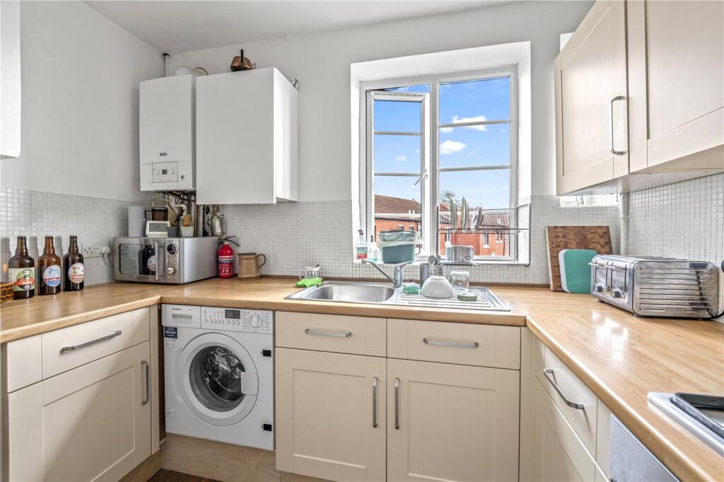 Apartment in Twickenham - View 3