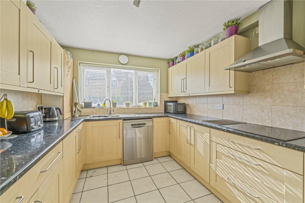 Gresham Road, Hampton, TW12 photo 4