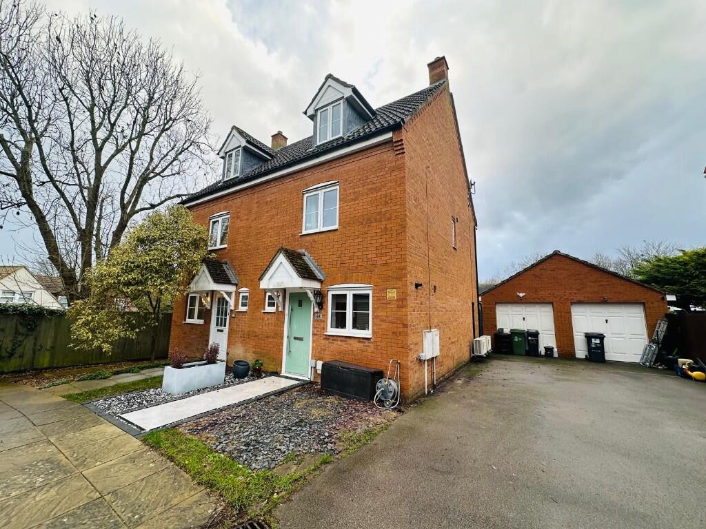 Main image of property: Foxholes Close, DEANSHANGER MK19