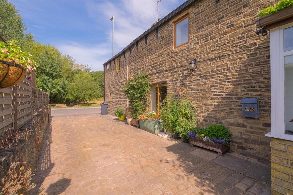 House in Halifax - View 2