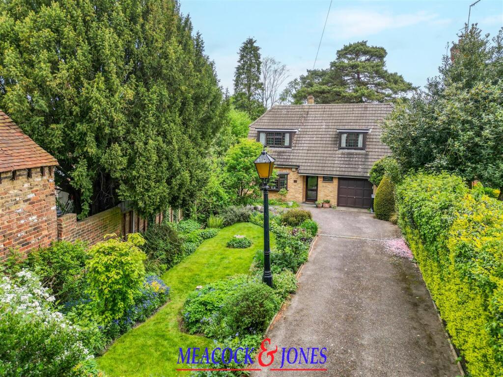 3-bed detached on Worrin Road, Shenfield, Brentwood, £1,000,000