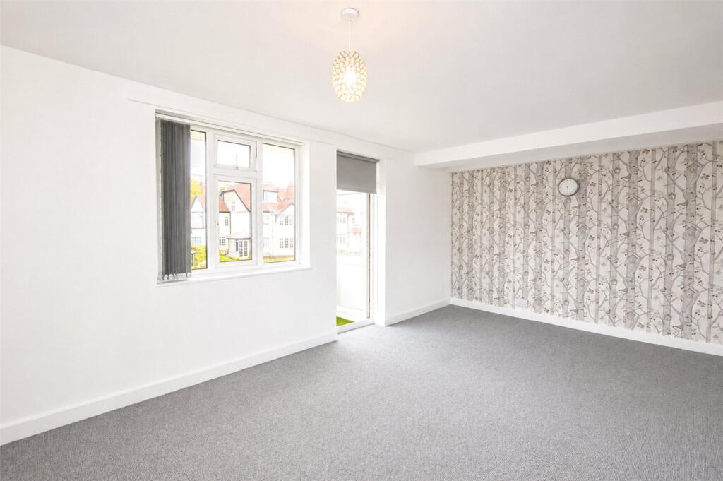 Apartment in Wirral, Liverpool City Region - View 2