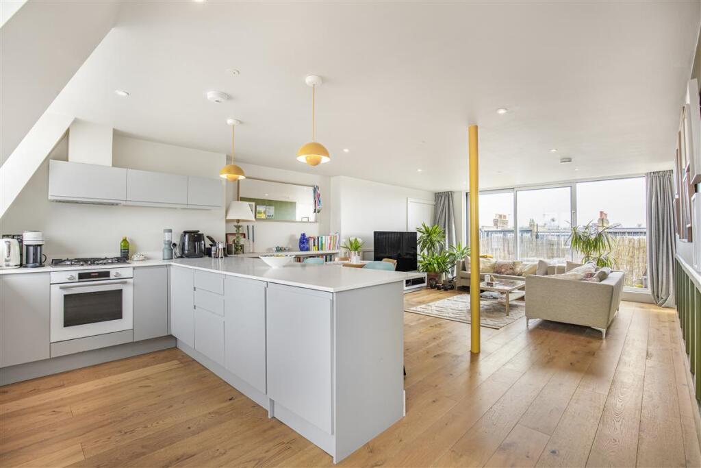 2-bed flat on Ramsden Road, SW12, £800,000