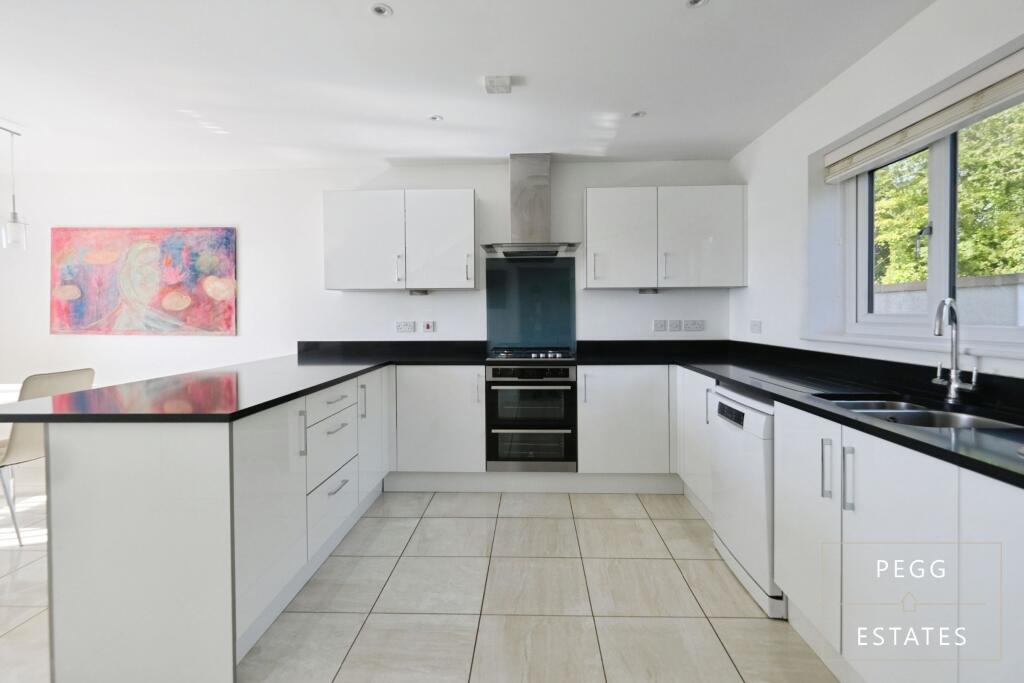 House in Torquay, Shiphay - More