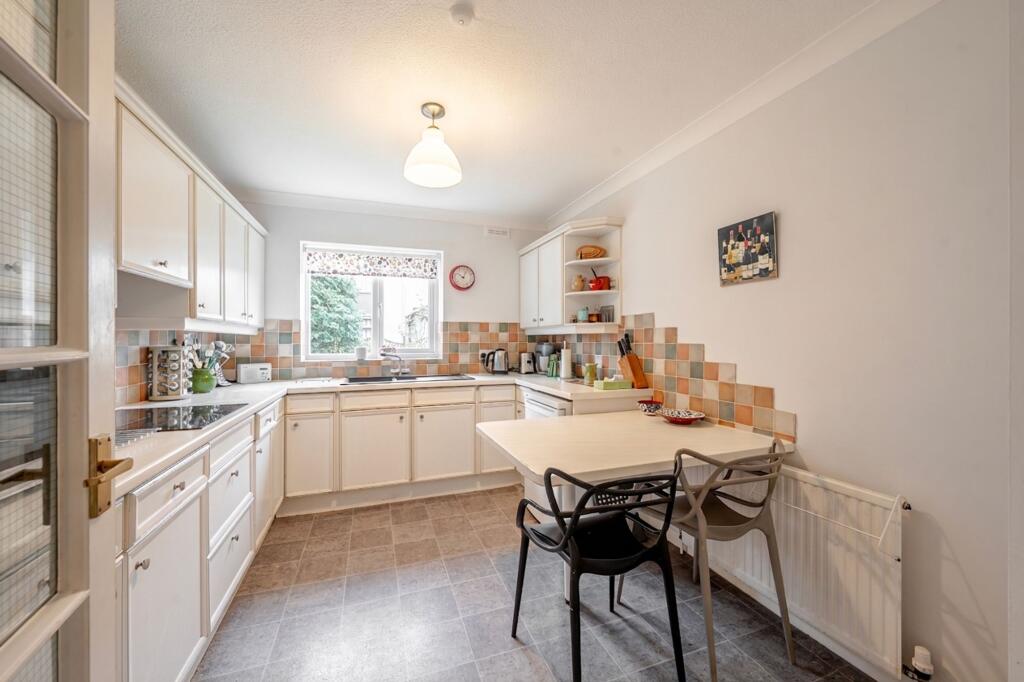 Almsford Avenue, Harrogate, HG2 photo 3