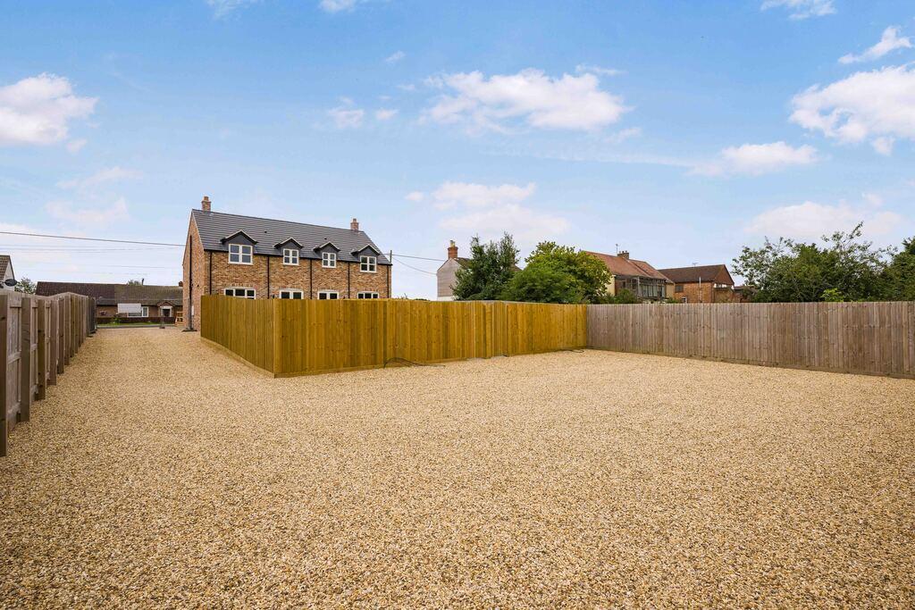 House in Peterborough - View 4