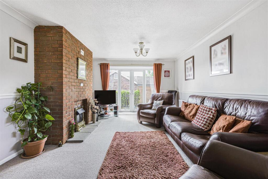 Vicarage Causeway, Hertford Heath - View 5