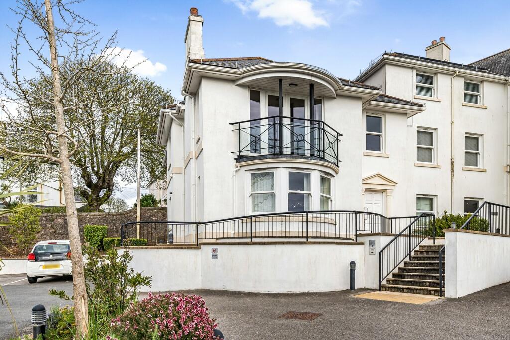 2-bed flat on Cary Road, Torquay, Devon, £200,000