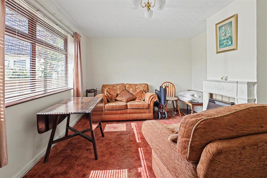 House in Gedling, Nottinghamshire - View 2