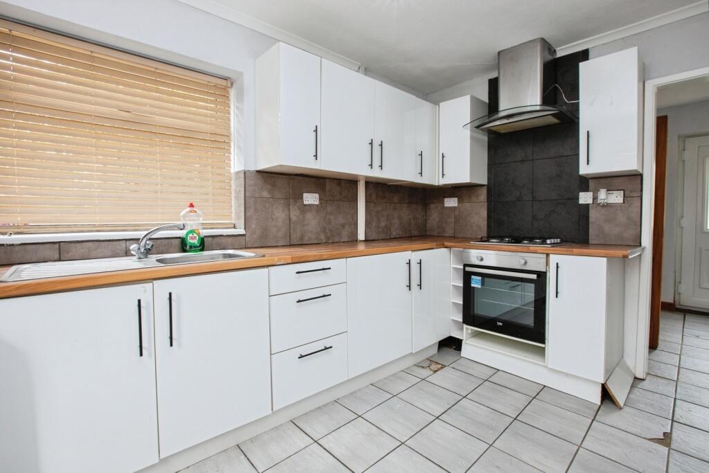 House in Ashfield, Sutton in Ashfield, Nottinghamshire - View 4