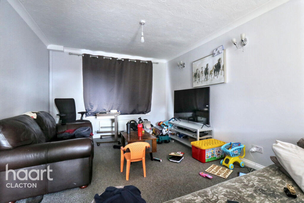 Becontree Close, Clacton-On-Sea photo 4