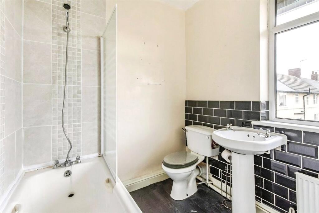 House in Doncaster - View 5