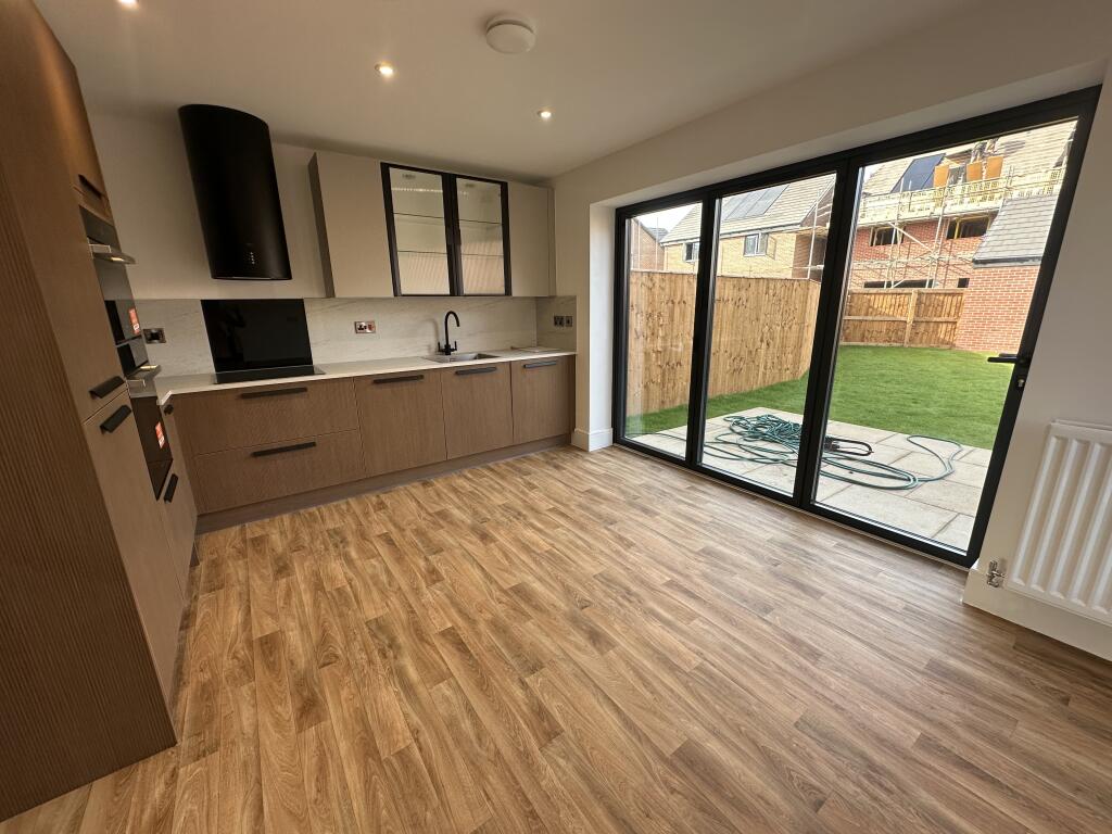 House in Doncaster, Rossington - View 2