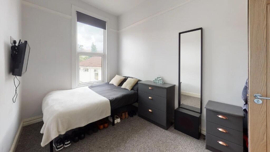 Apartment in Bristol - More