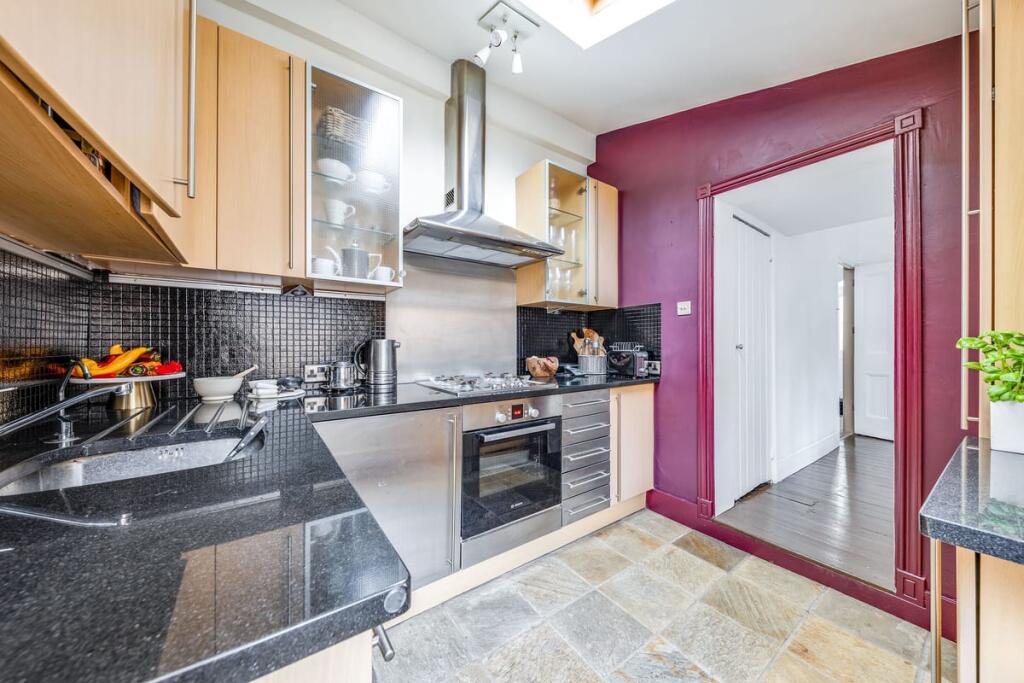 House in London - View 5