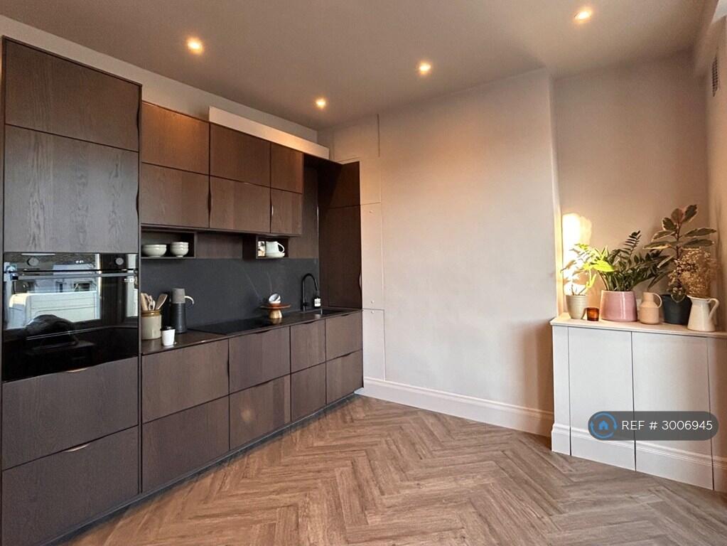 Main image of property: Lyndhurst Way, Peckham, SE15