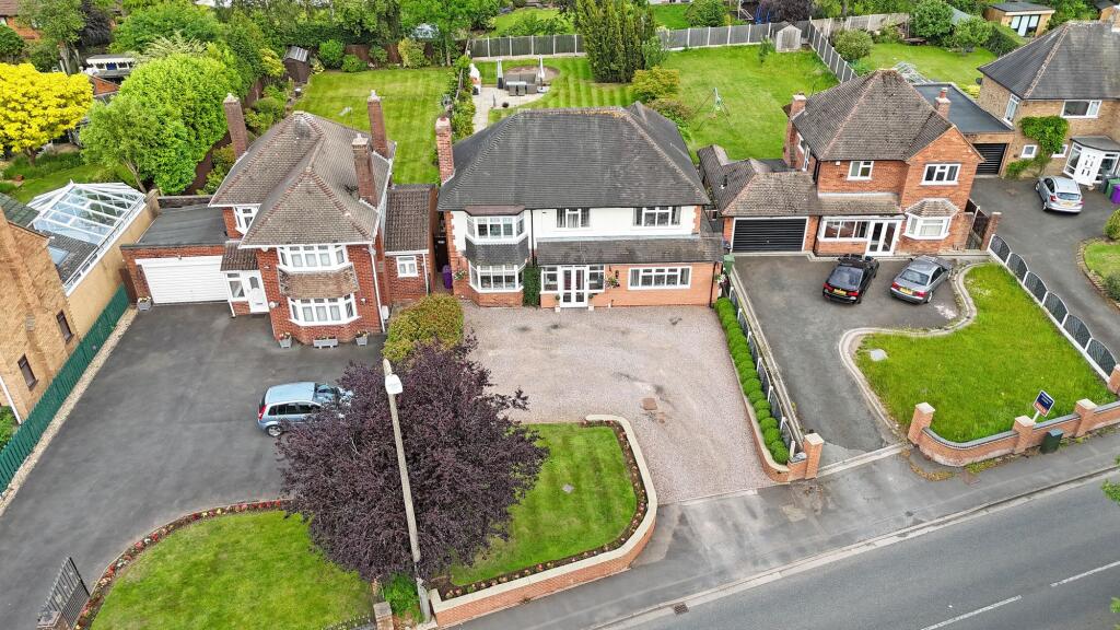5-bed detached on Yew Tree Lane, Tettenhall, WV6, £750,000