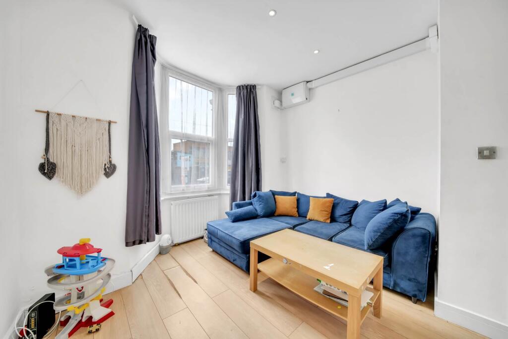 Apartment in London - View 3