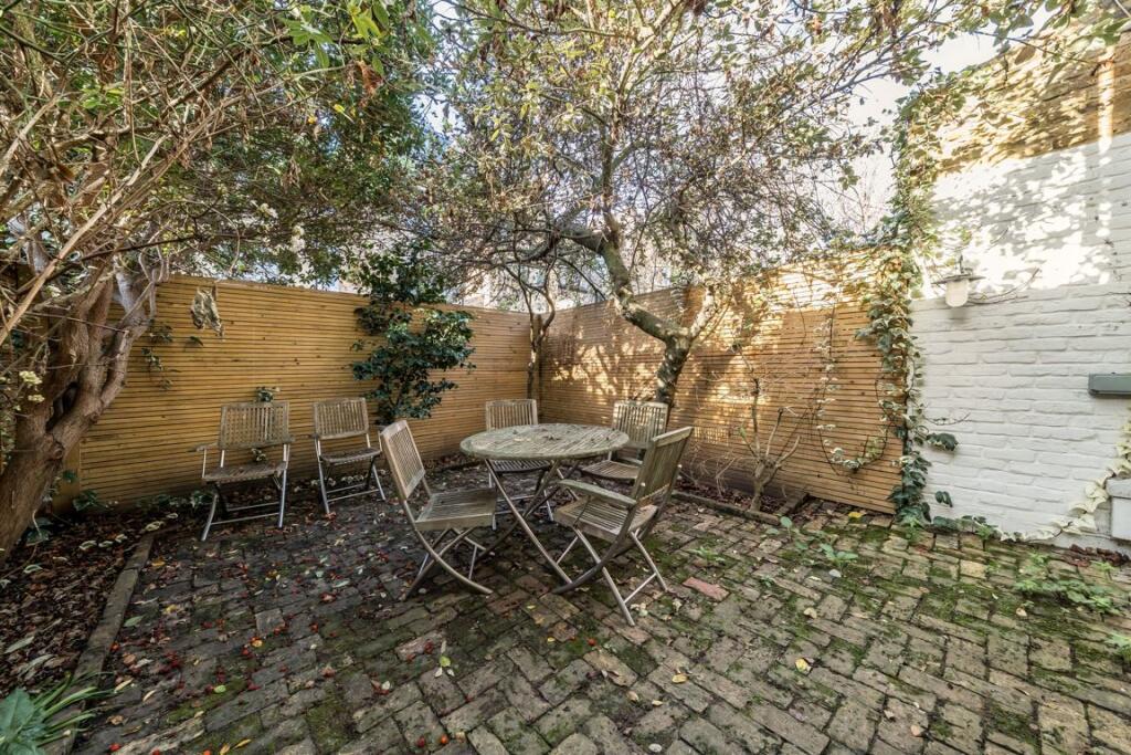 House in London - View 5