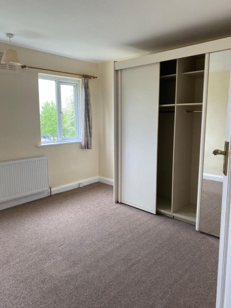Apartment in Sunbury-on-Thames, Surrey - View 5