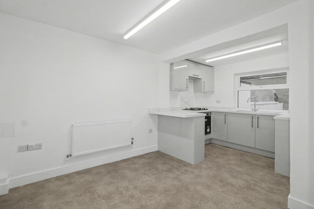 York Road, Aldershot, GU11 - View 6